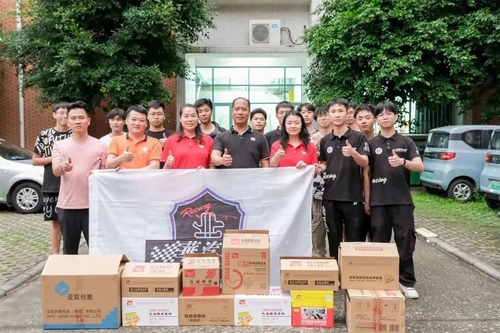 最新の企業ニュース 広州市立理工大学 公式チーム 競馬場を燃やし 若さまで生き